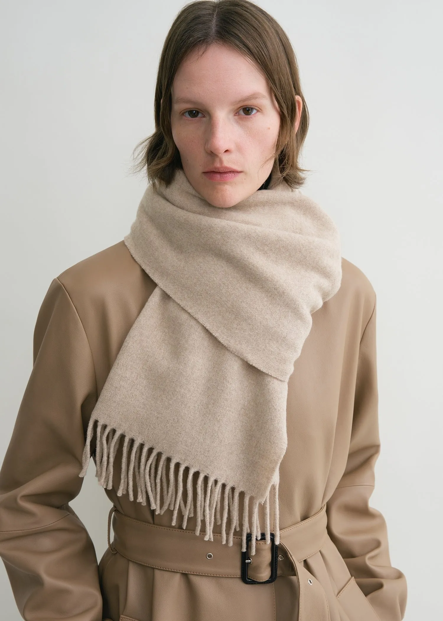 Classic wool scarf light beige mélange