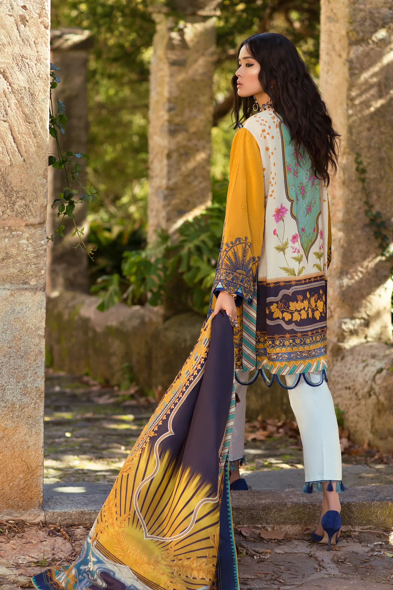 Élan Luxury Lawn Collection 2019 – EL-12 B (LUJURIA)